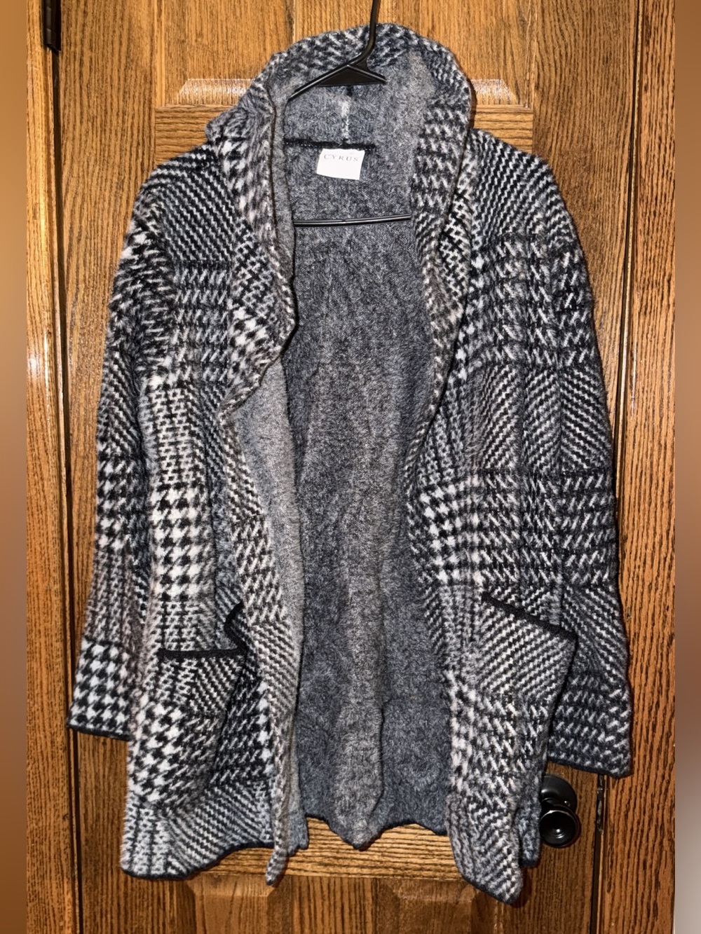 Cyrus Black & Gray Plaid Houndstooth Open-Front Cardigan